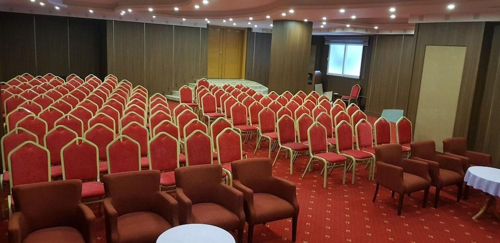 Grand Isias Hotel 阿德亚曼 外观 照片