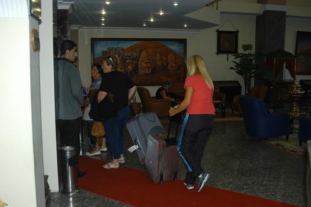 Grand Isias Hotel 阿德亚曼 外观 照片